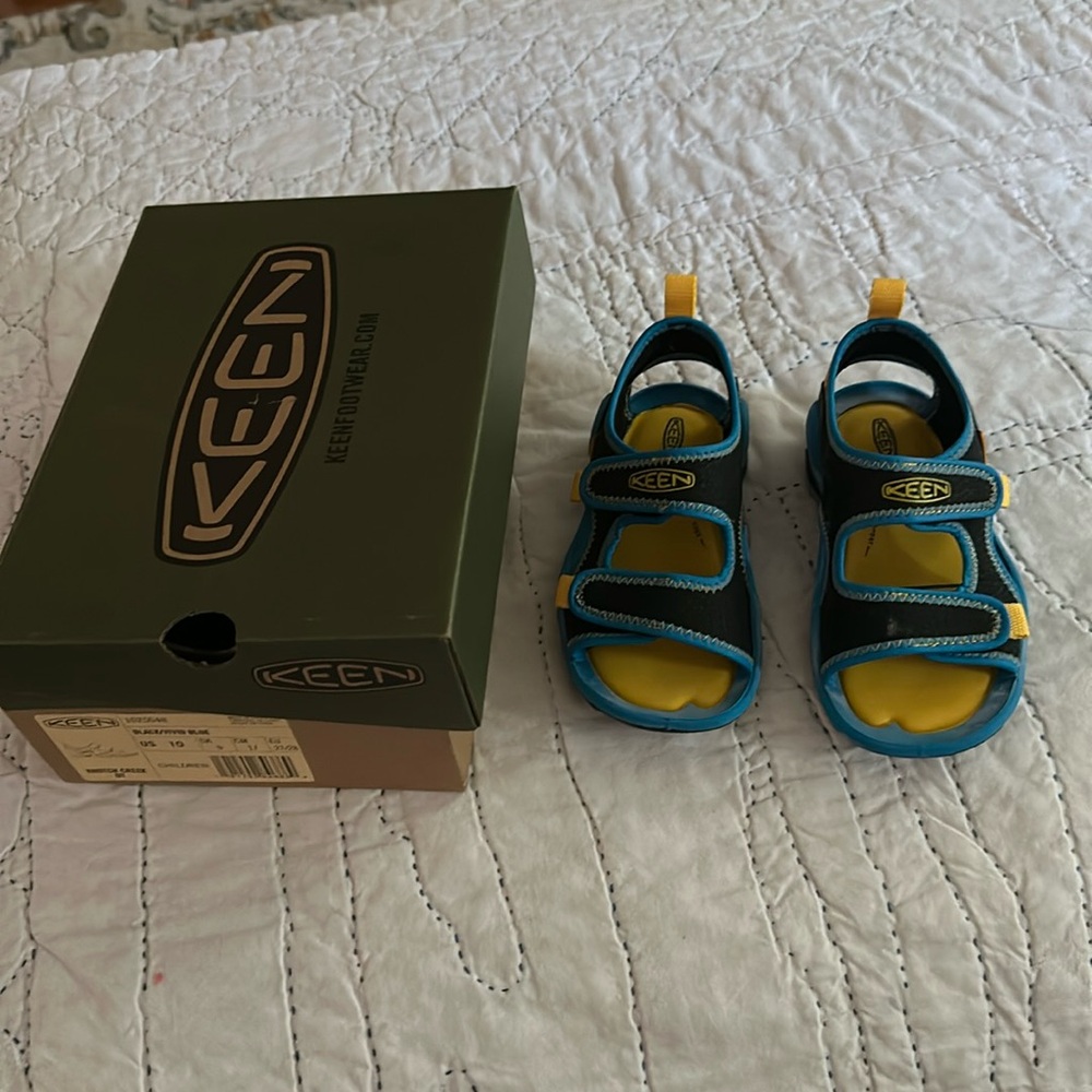 Kids Keen water sandals size 10, gently used